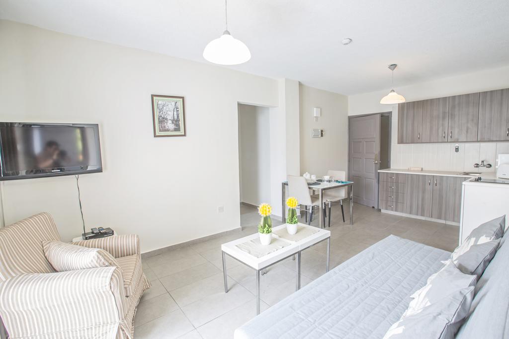 Merab Napa Suites Agia Napa Buitenkant foto