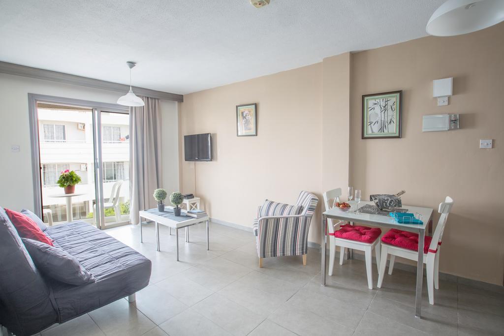 Merab Napa Suites Agia Napa Buitenkant foto
